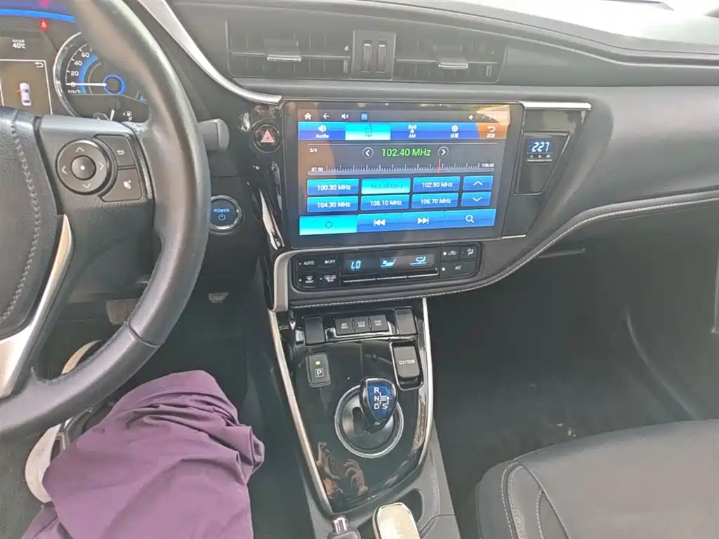 Toyota Corolla 2017 Facelift Hybrid 1.8L E-CVT Elite Edition фото 13