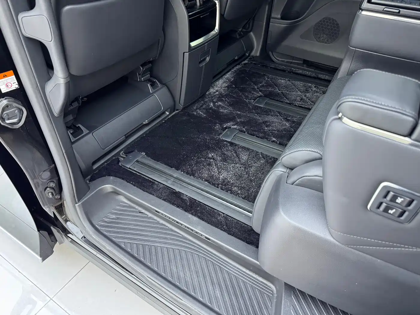 Toyota Vellfire 2024 Crown Hybrid 2.5L Premium Edition фото 5