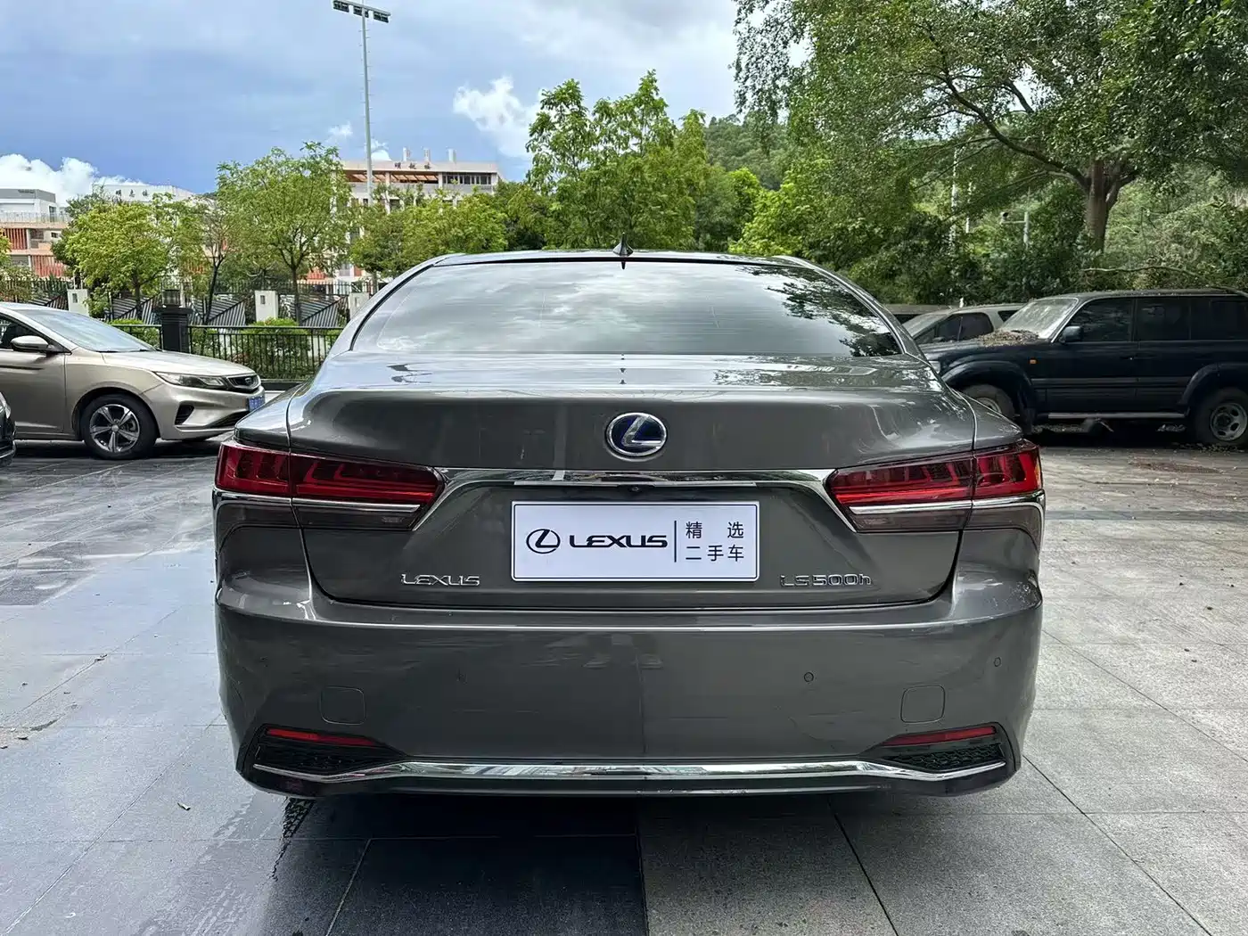 Фото 8 - Lexus LS