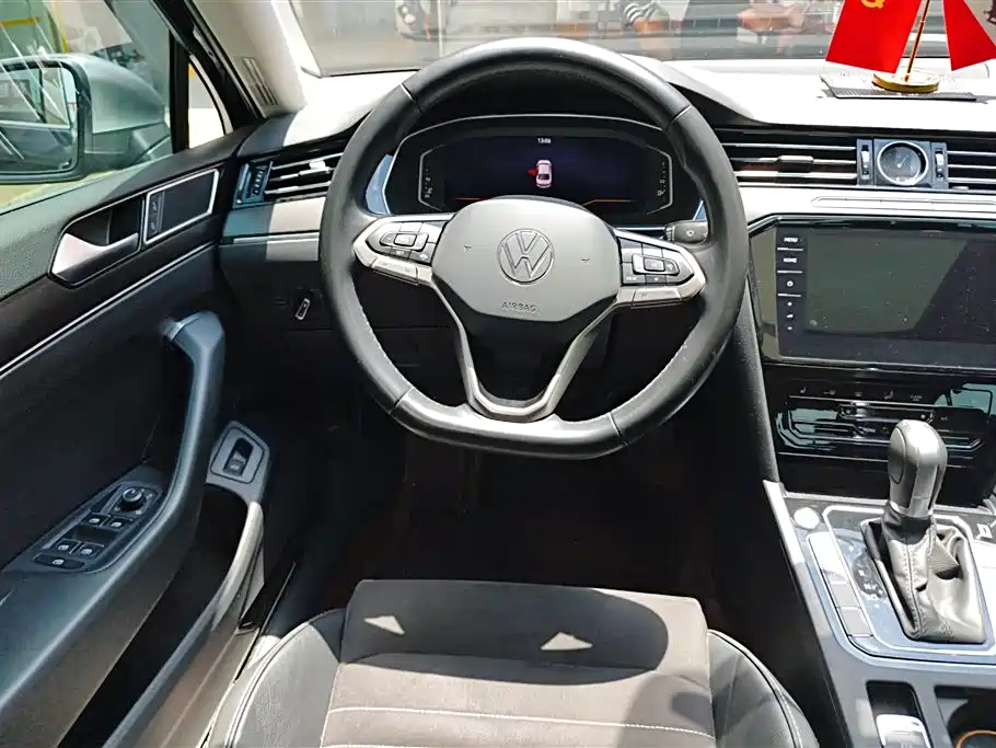 Volkswagen Magotan 2021 330TSI DSG 30th Anniversary Edition фото 15