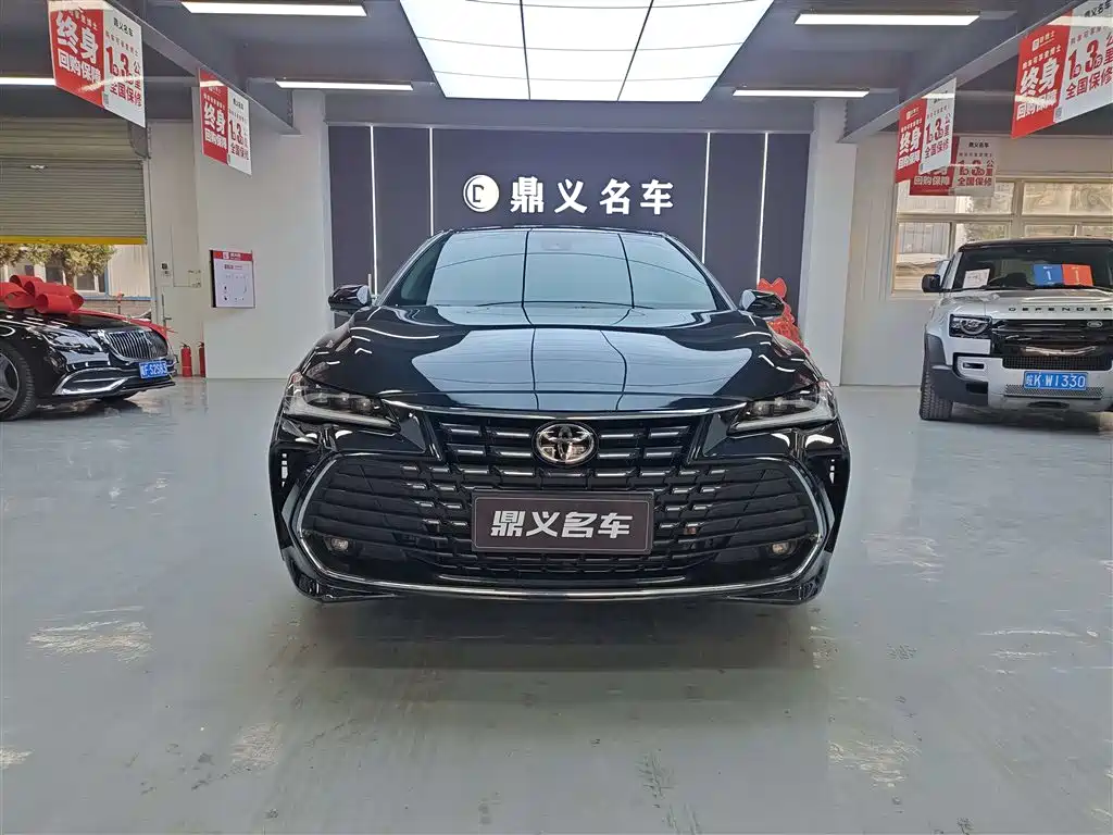 Toyota Avalon 2023 2.0L Luxury Edition фото 2