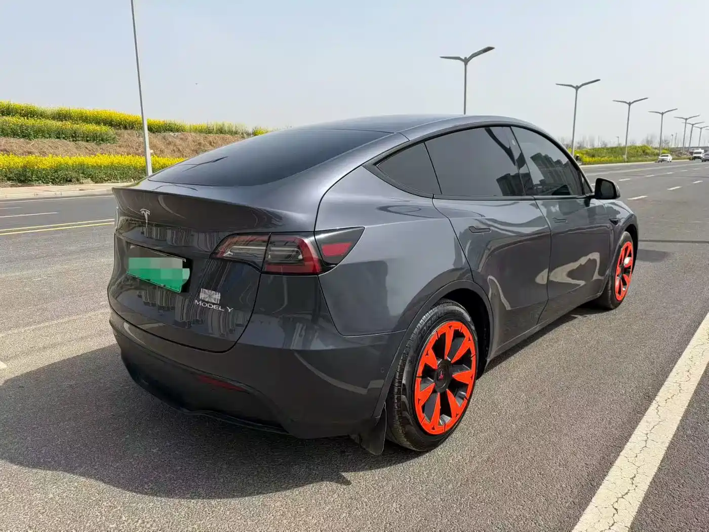 TESLA MODEL Y