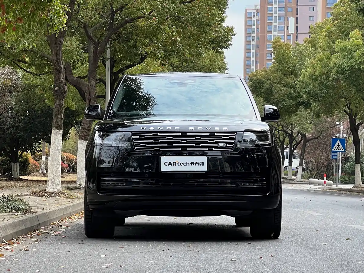 Land Rover Range Rover 2023 3.0 L6 360PS Golden Age Edition фото 2