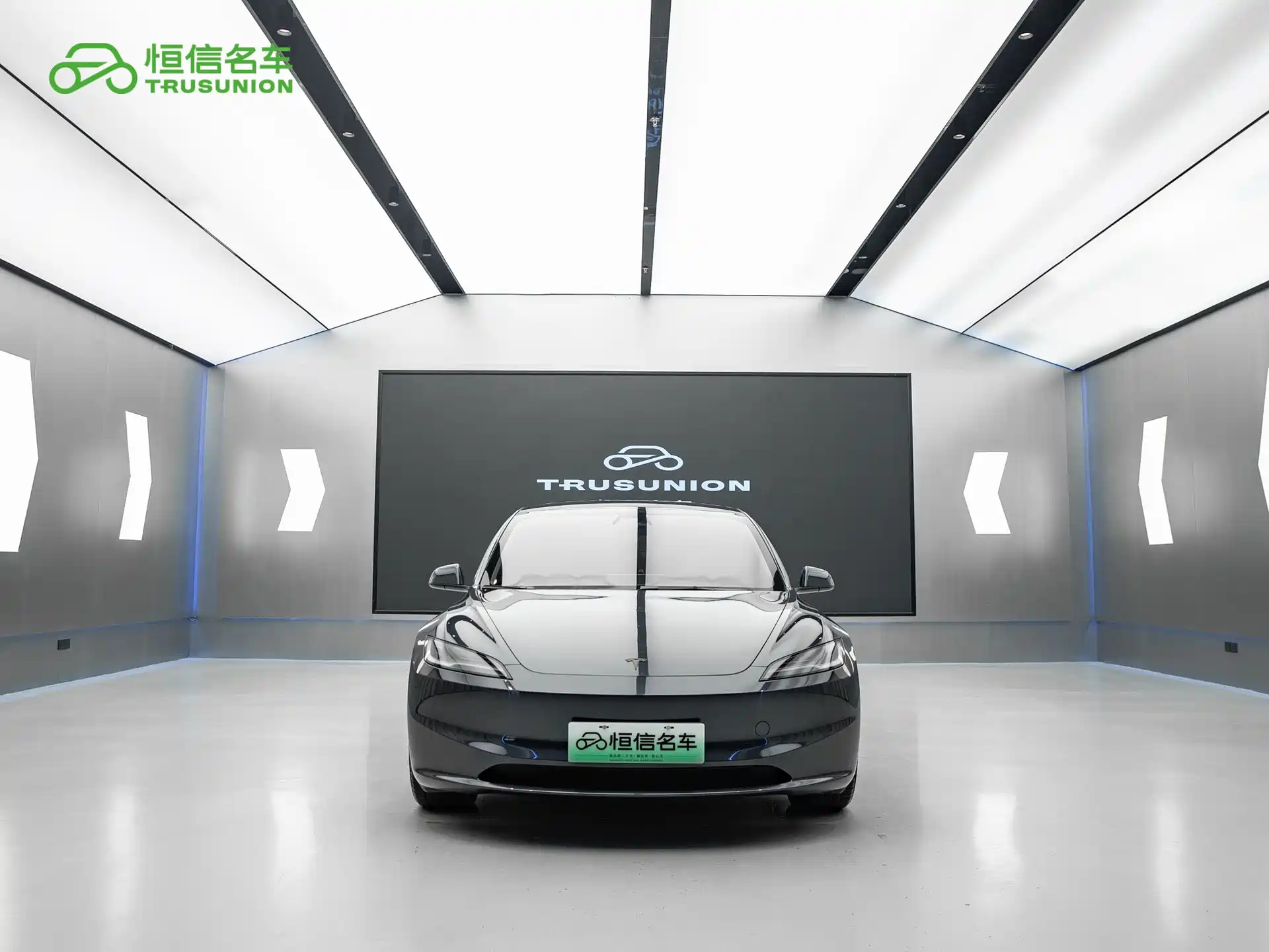 Фото 2 - Tesla Model 3