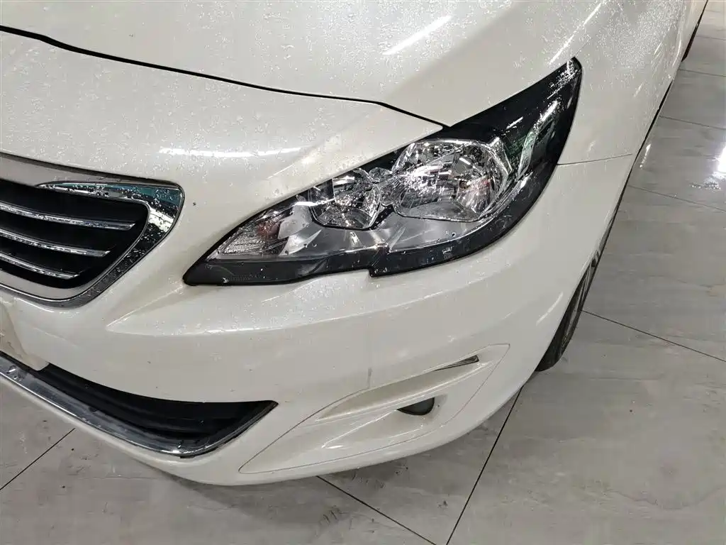 Peugeot 408 2015 Model 1.2T Automatic Luxury Edition фото 18