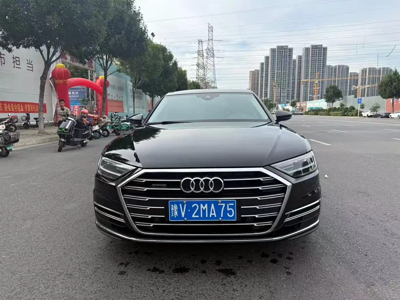 Фото 2 - Audi A8