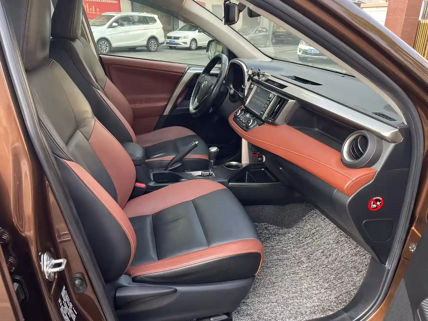 Toyota RAV4 Rongfang 2015 2.5L Automatic 4WD Luxury Edition фото 9