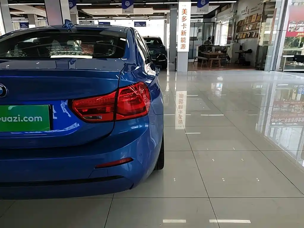 BMW 1 Series 2018 118i Sport Edition фото 8