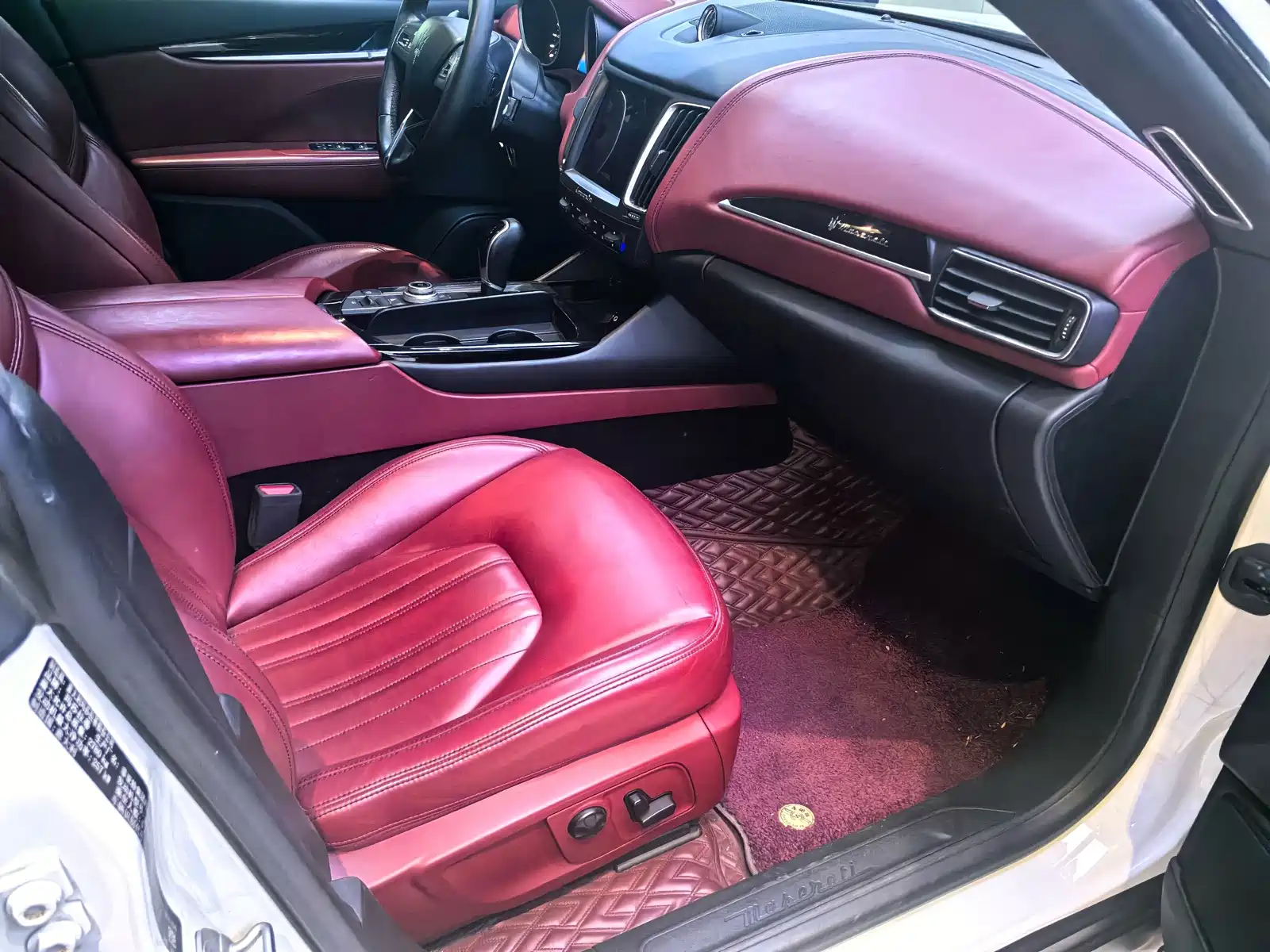 Photo 7 - Maserati Levante