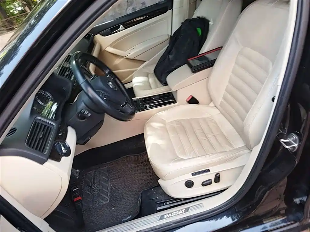 Volkswagen Passat 2015 1.8TSI DSG Prestige Edition фото 11