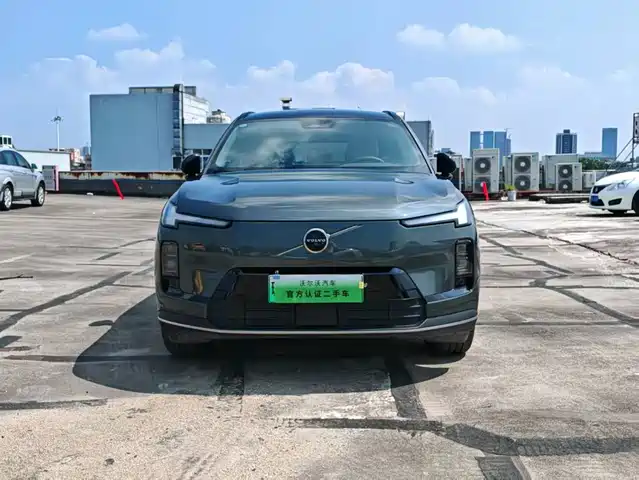 Volvo XC70 Plug-in Hybrid 2025 Standard — фото 2
