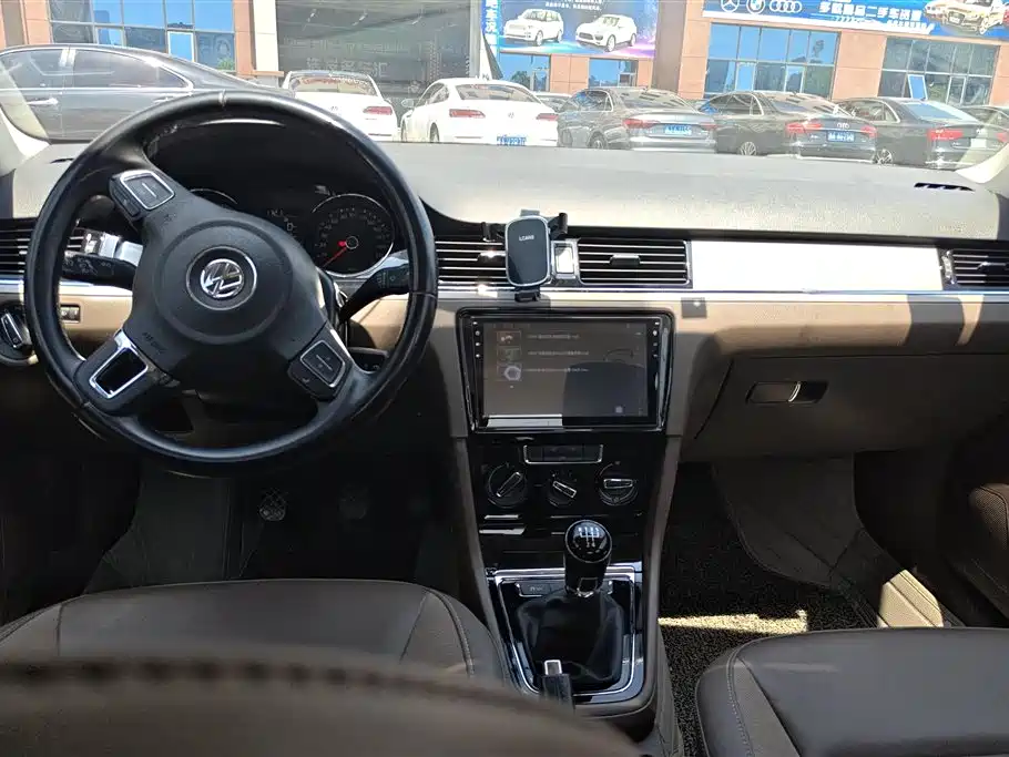Volkswagen Bora 2015 Quality Edition 1.6L Manual Fashion фото 12