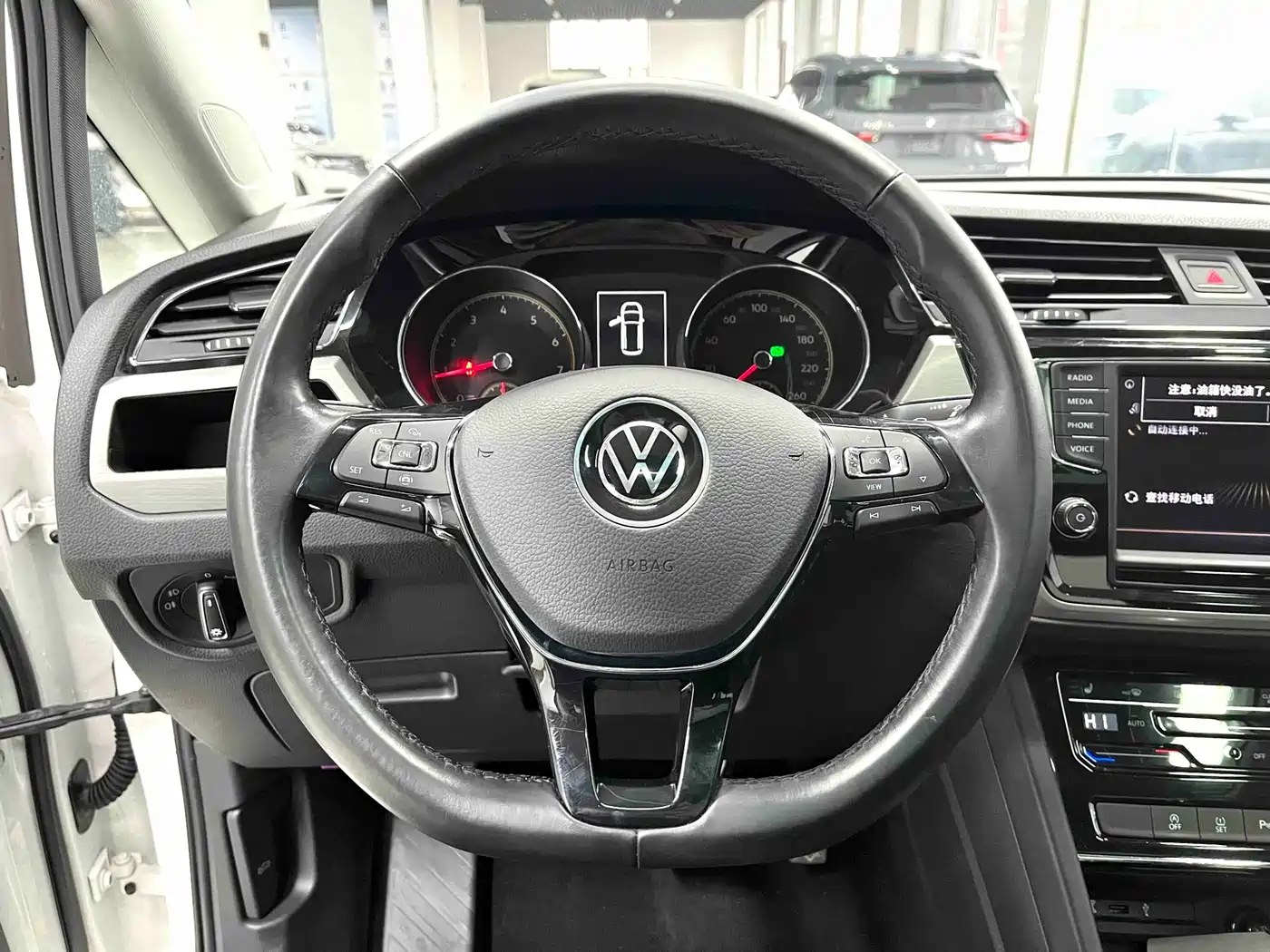 VOLKSWAGEN TOURAN