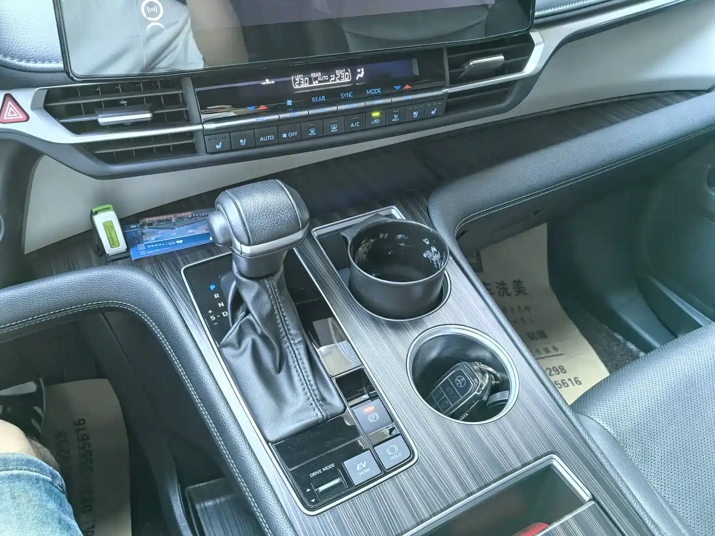Toyota Granvia 2022 2.5L Hybrid Noble Edition фото 18