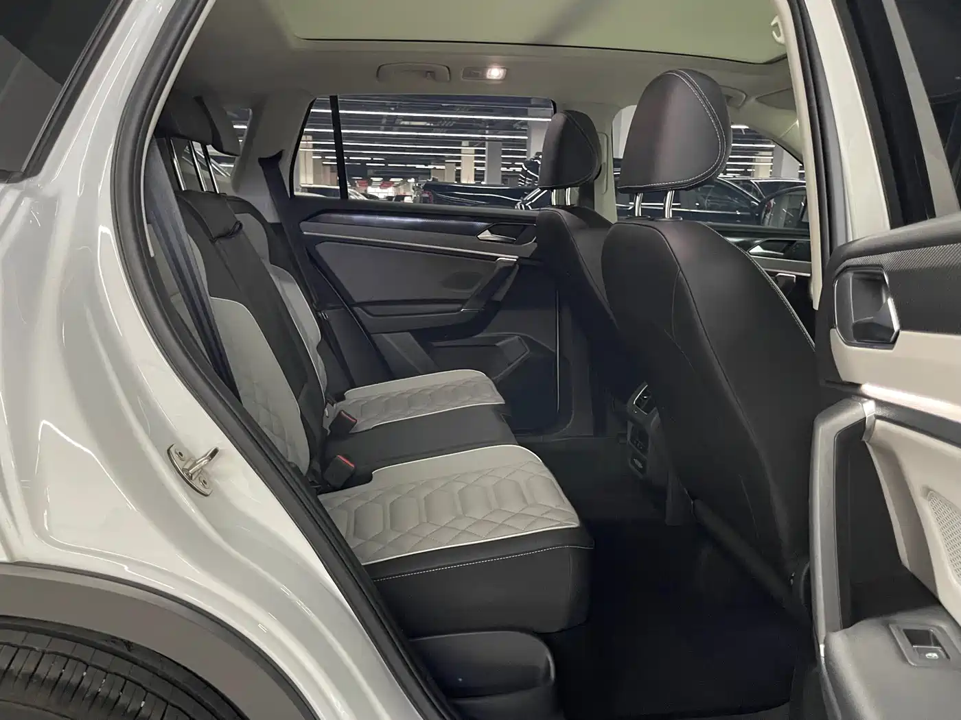 Volkswagen Tayron 2023 280TSI 2WD Luxury Plus Advanced Edition фото 13