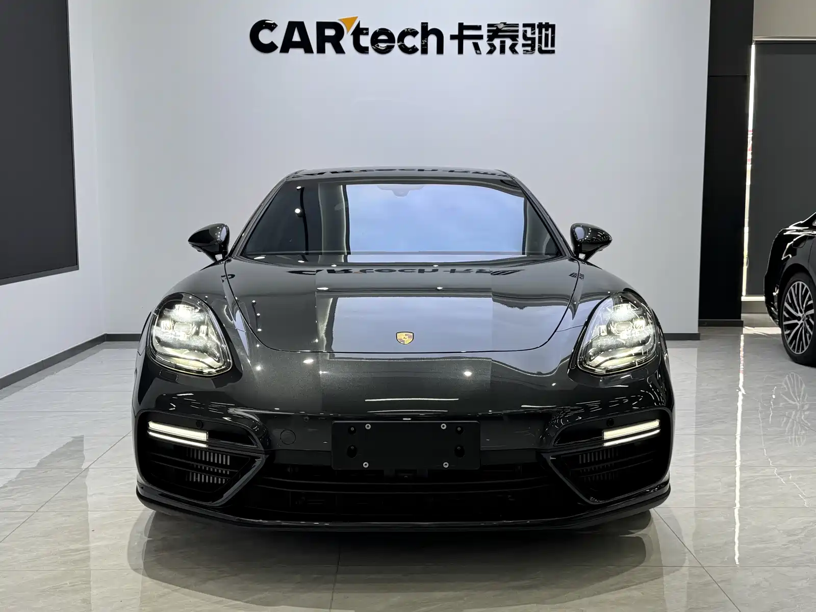 Фото 2 - Porsche Panamera