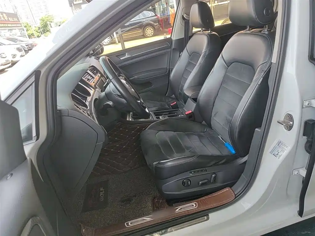 Volkswagen Golf 2018 230TSI Automatic Luxury фото 15