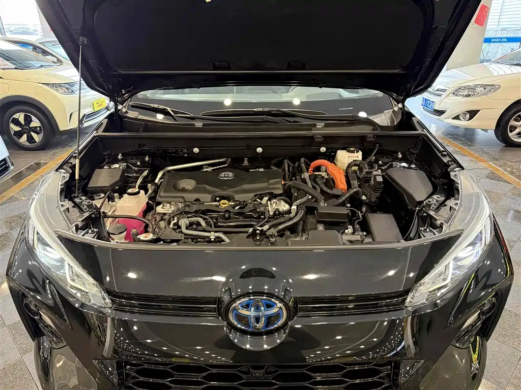 Toyota Wildlander 2023 Hybrid 2.5L E-CVT AWD Premium Edition фото 31