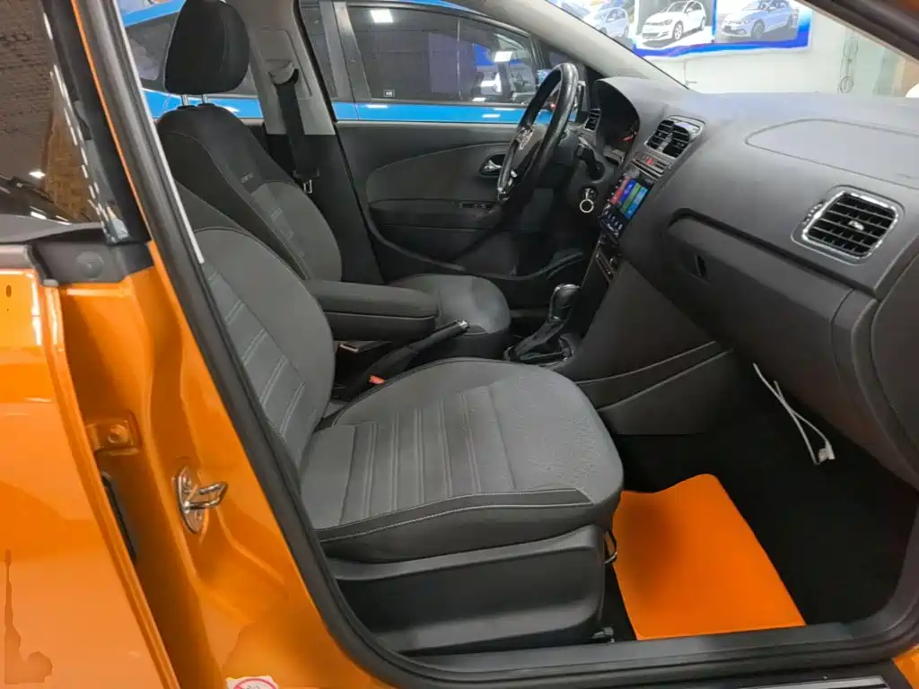 Volkswagen Polo 2016 2016 1.6L Cross Polo Automatic