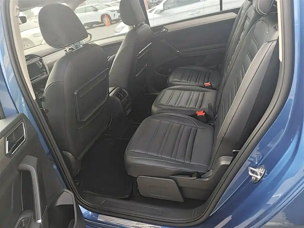 Volkswagen Touran 2018 Touran L 280TSI DSG Luxury 7-seater фото 17