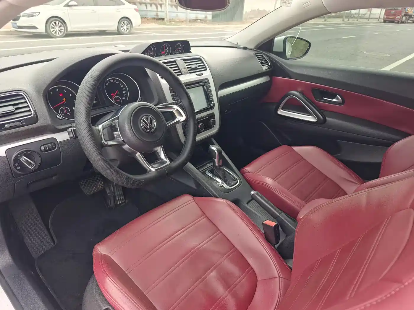 Volkswagen Scirocco 2015 1.4TSI Trend Edition фото 5