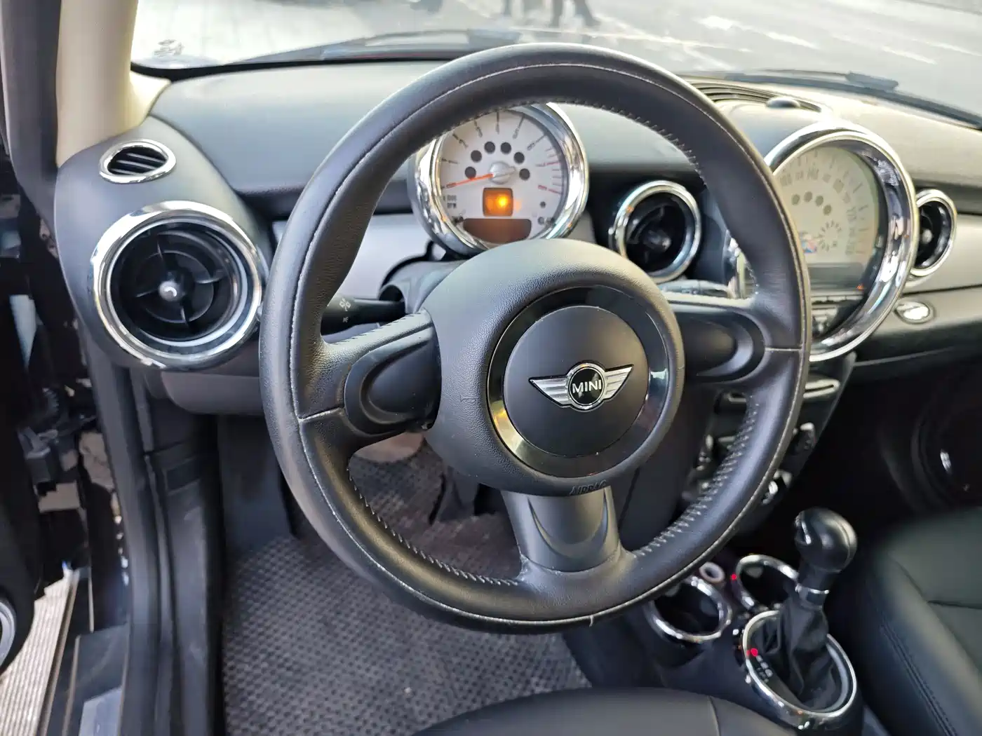 MINI CLUBMAN 2013 2011 1.6L ONE
