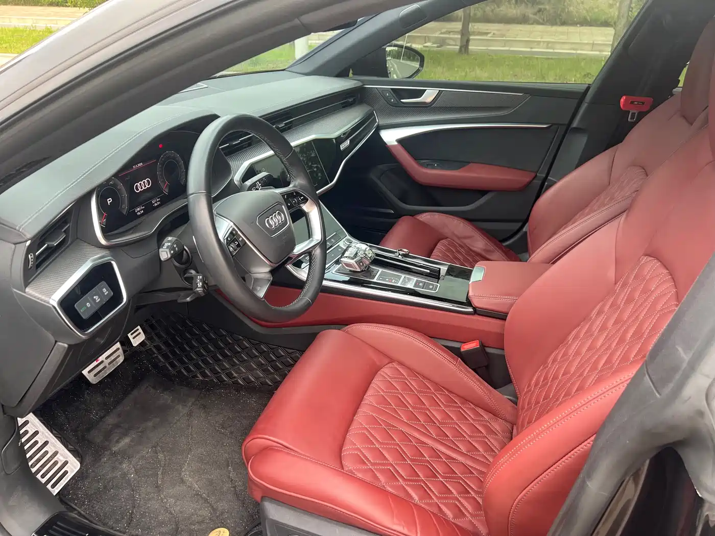 Audi A7L 2024 55 TFSI quattro S-line Black Warrior Edition фото 9