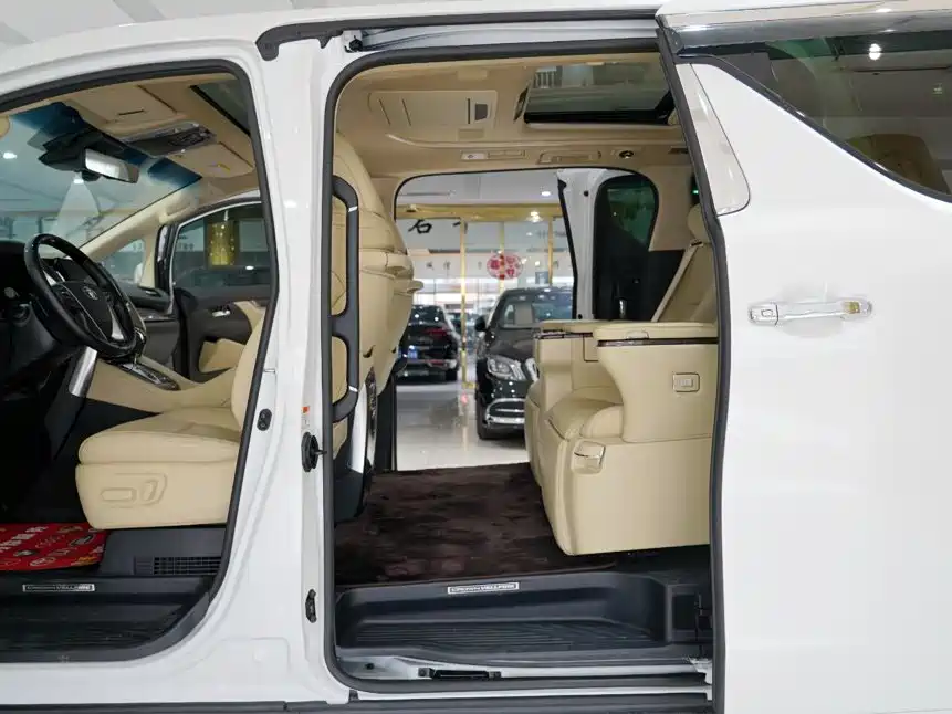 Фото 6 - Toyota Vellfire