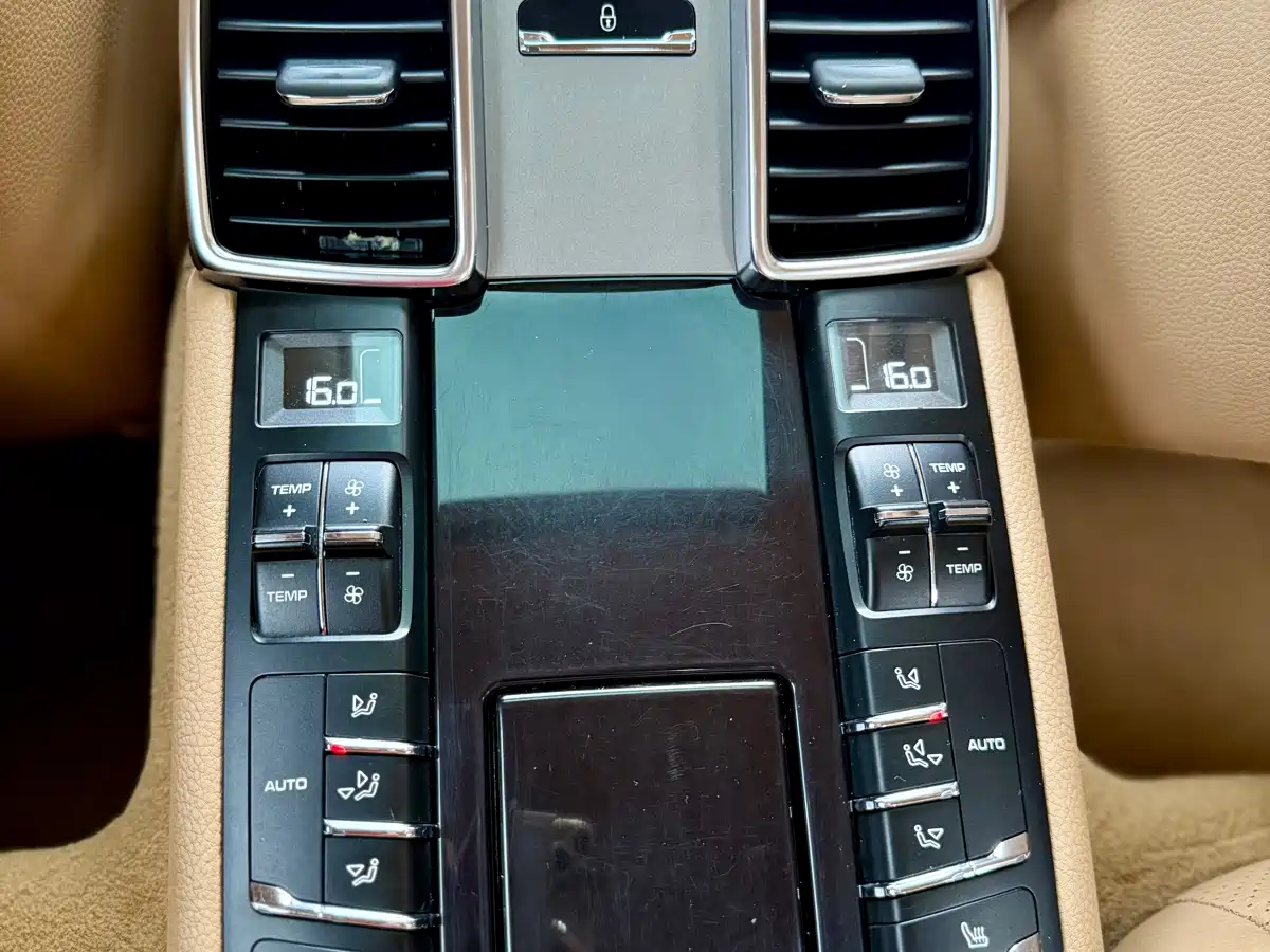 Porsche Panamera 2014 Panamera 4 3.0T фото 20