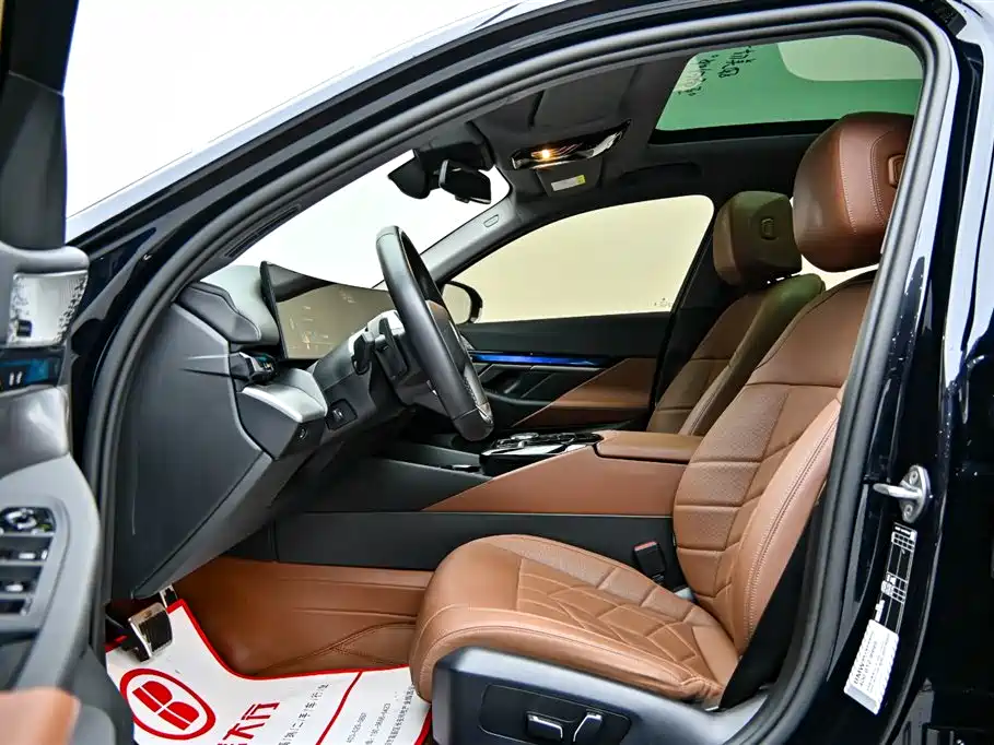 BMW 5 Series 2024 530Li Leading M Sport Package фото 11