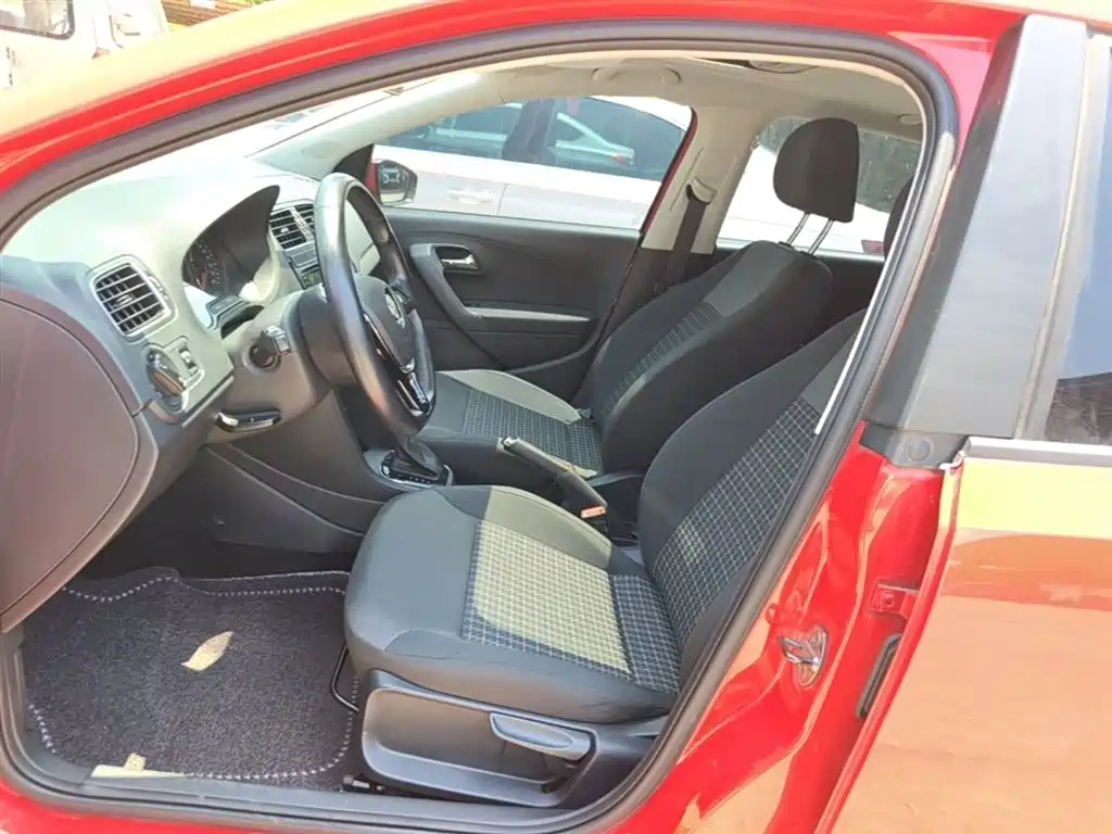 Volkswagen Polo 2016 1.6L Automatic Comfort фото 15