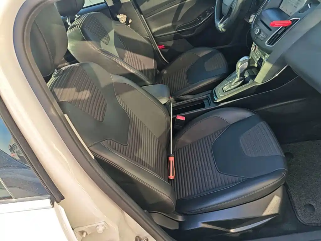 Фото 25 - Ford Focus