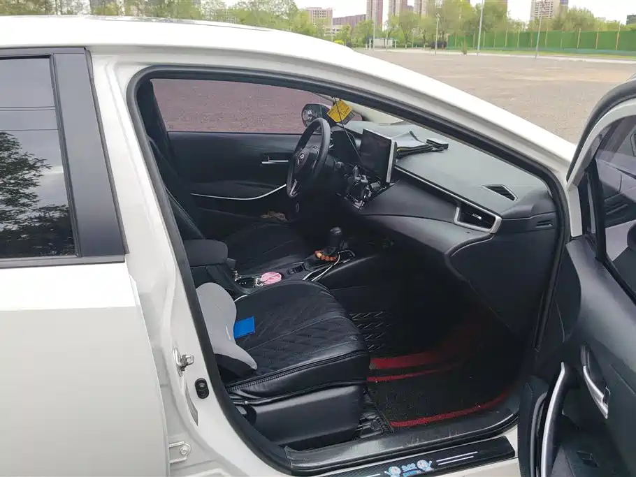 Toyota Corolla 2021 Hybrid 1.8L E-CVT Elite Edition фото 8
