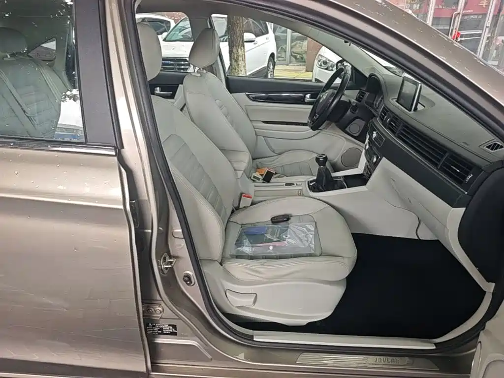 Dongfeng Fengxing Jingyi S50 2017 2017 2.0L Manual Premium
