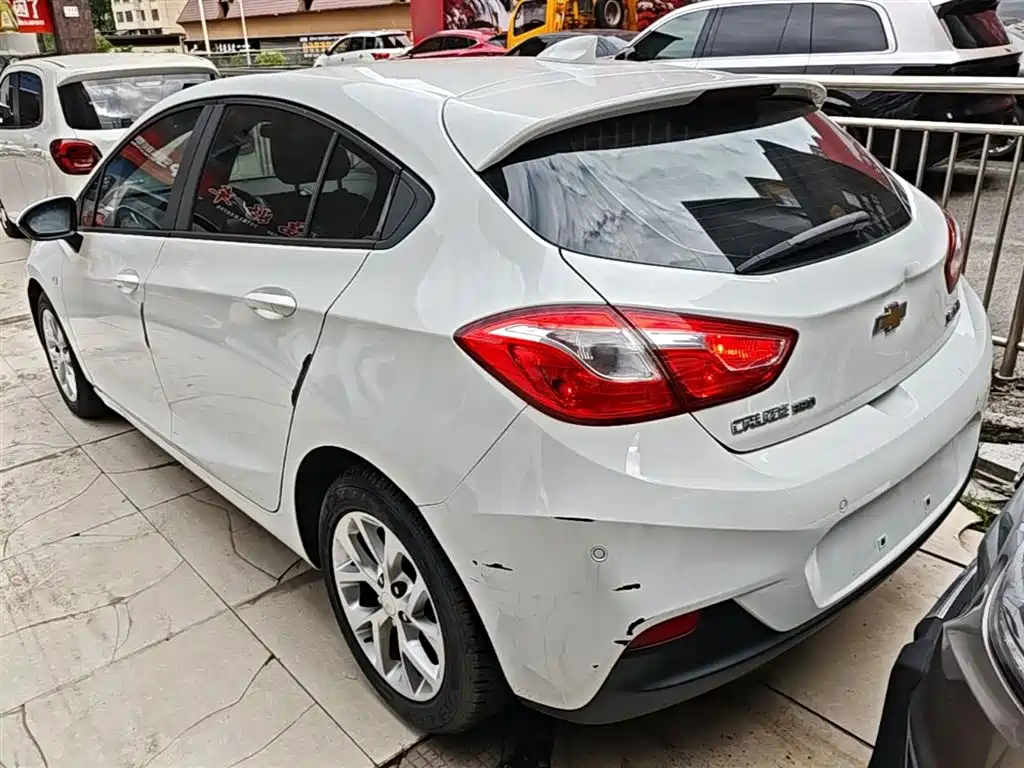 Chevrolet Cruze 2018 Hatchback 320 Automatic Stylish Edition фото 5