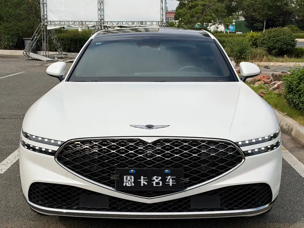 صورة 2 - Genesis G90