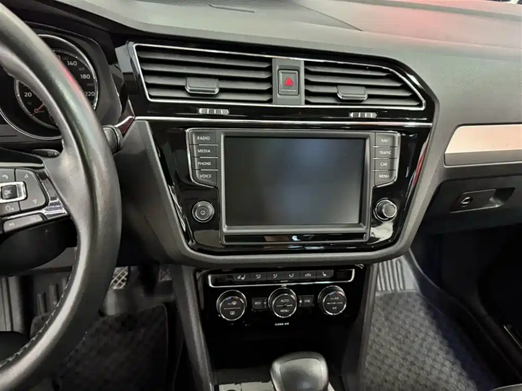 Volkswagen Tiguan L 2017 330TSI Automatic 2WD Flagship Edition фото 12