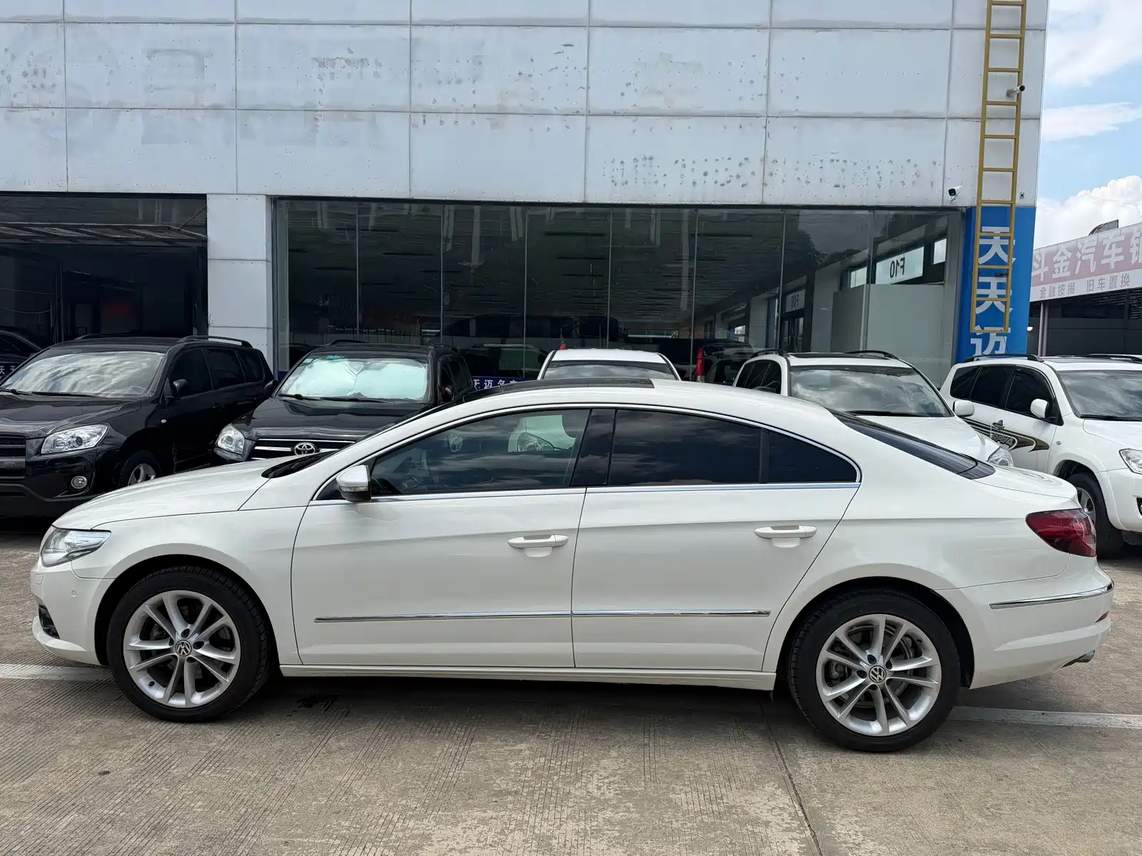 Photo 2 - Volkswagen CC
