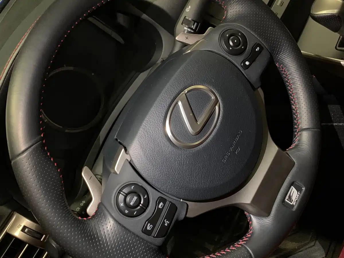 Lexus IS 2015 200t F SPORT фото 17