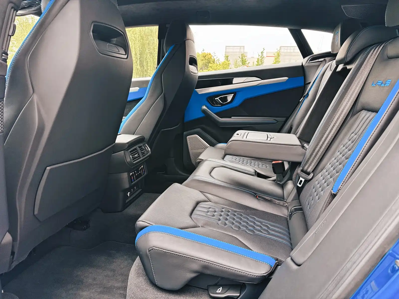 Фото 9 - Lamborghini Urus