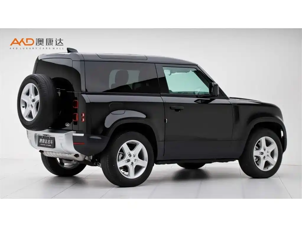 Land Rover Defender 2023 Model 90 2.0T P300 SE фото 3