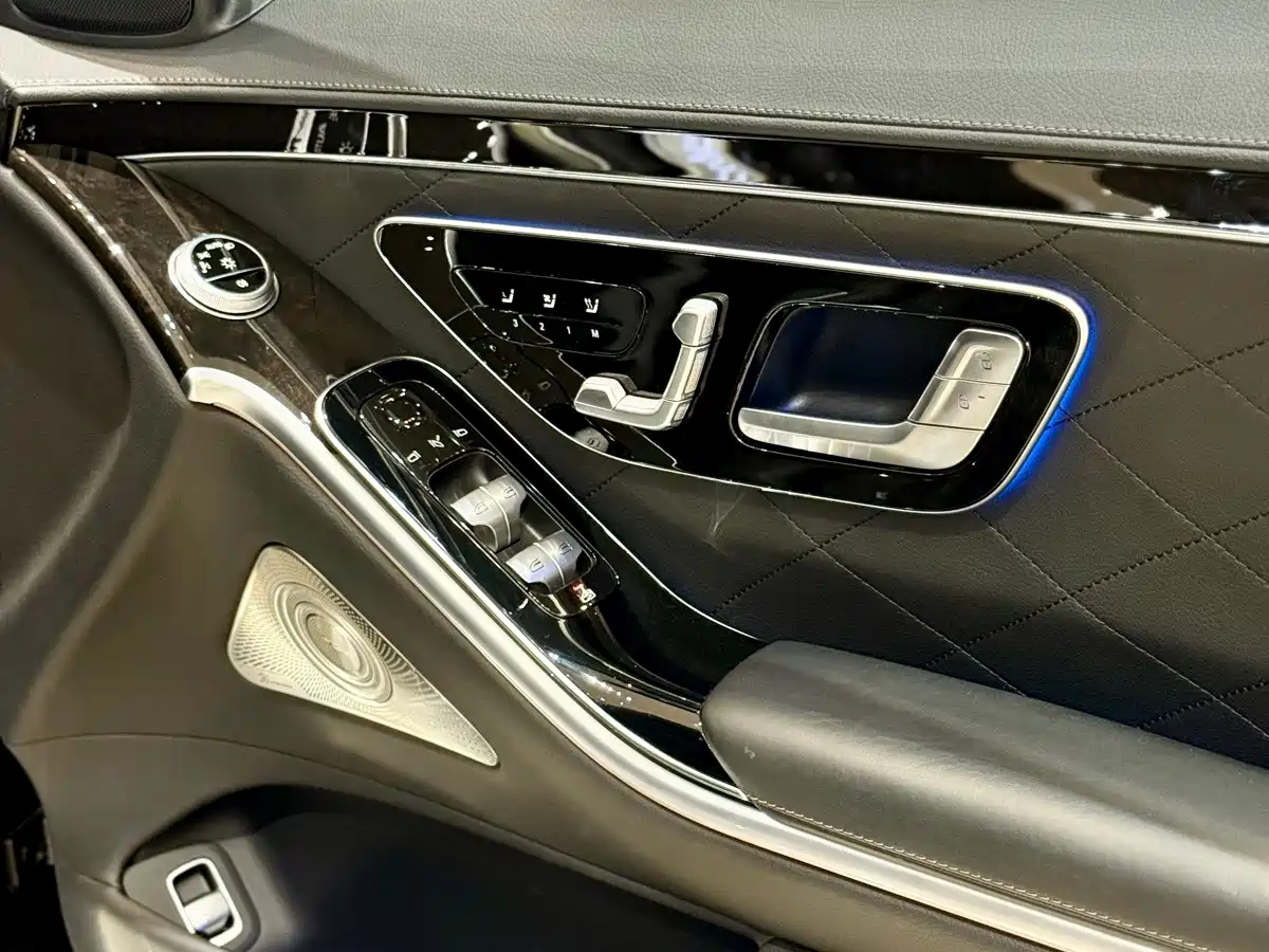 Фото 11 - Mercedes-Benz S-Class
