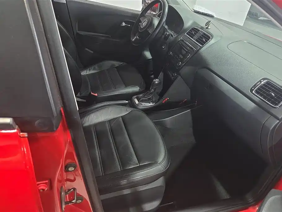 Volkswagen Polo 2013 1.6L Automatic Comfort Edition фото 8