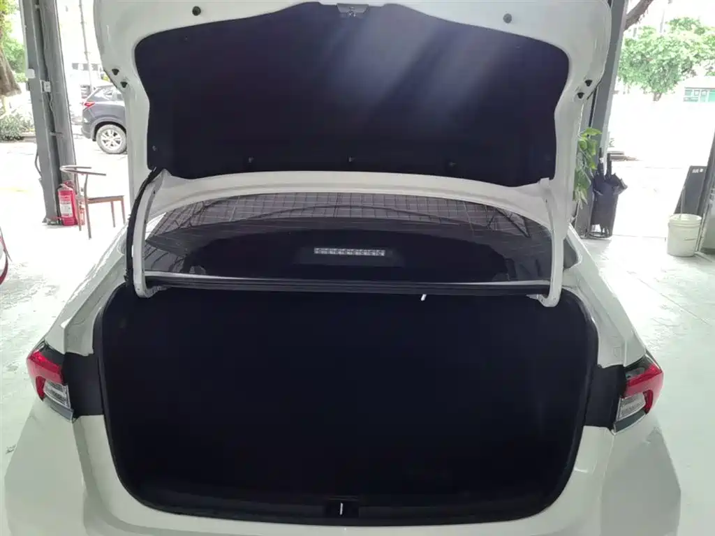 Toyota Corolla 2022 Hybrid 1.8L E-CVT Pioneer Edition фото 19