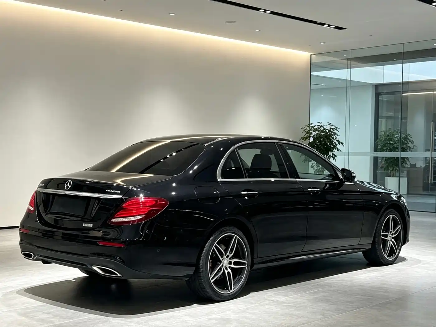 Фото 5 - Mercedes-Benz E-Class