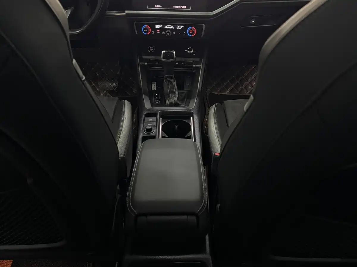 Фото 16 - Audi Q3