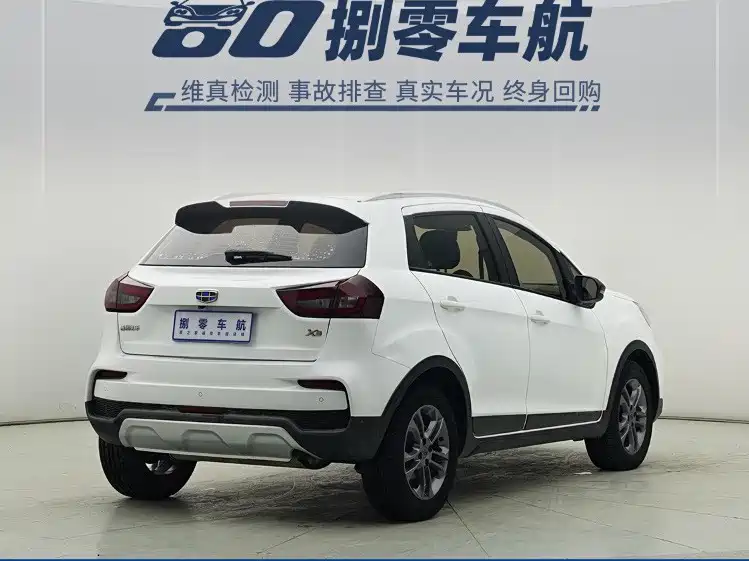 Фото 16 - Geely Vision X3