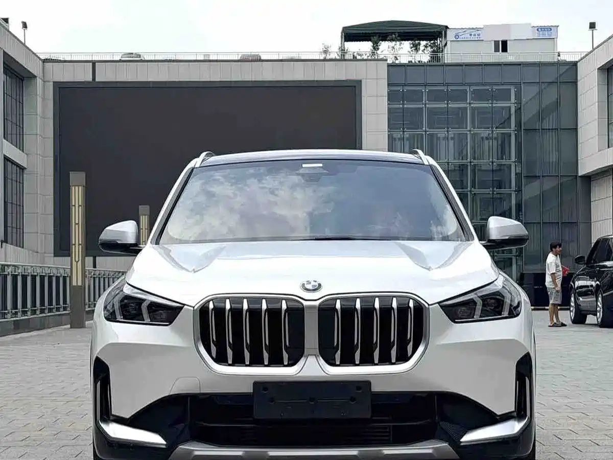 Photo 2 - BMW X1