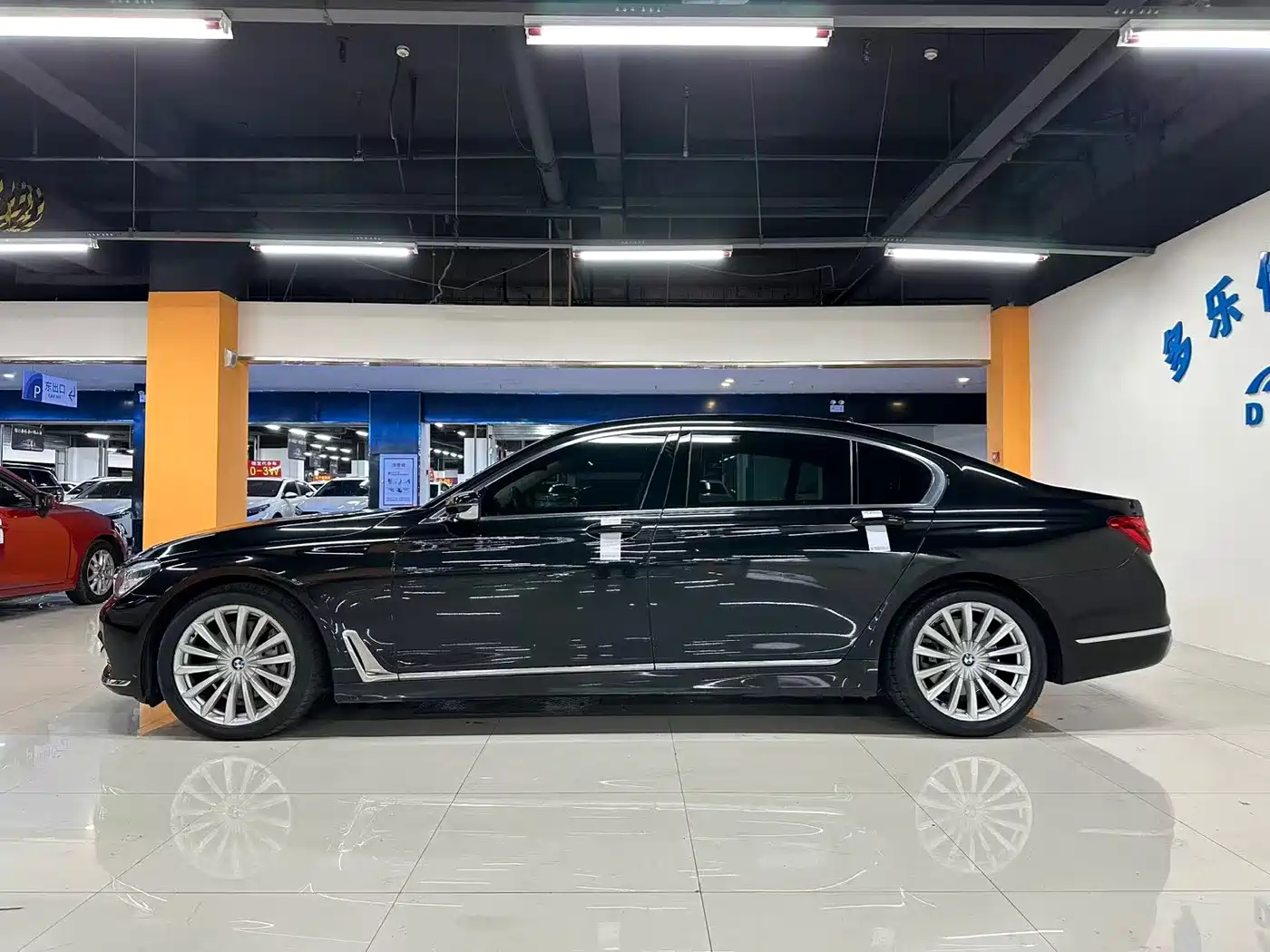 BMW 7 Series 2017 740Li Leading Edition фото 9
