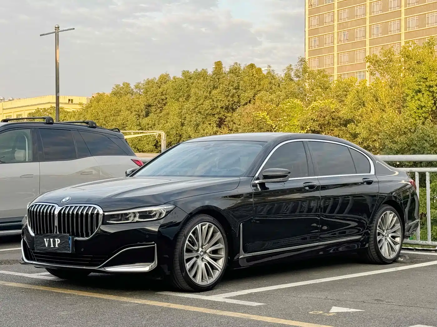 BMW 7 Series 2016 740Li Leading Edition фото 2